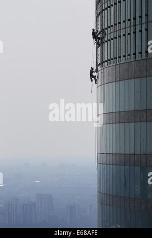 Moscow, Russia. 18th Aug, 2014. Construction workers climbing the Federation Tower skyscraper at the Moscow International Business Centre (MIBC), or Moscow City. Credit:  Mikhail Metzel/ITAR-TASS/Alamy Live News