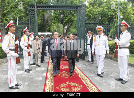 Hanoi, Vietnam. 18th Aug, 2014. Vietnamese National Assembly (NA) Chairman Nguyen Sinh Hung (Center, L) meets with the visiting President of the National Assembly of Cambodia Heng Samrin in Hanoi, Vietnam, Aug. 18, 2014. Credit:  VNA/Xinhua/Alamy Live News Stock Photo