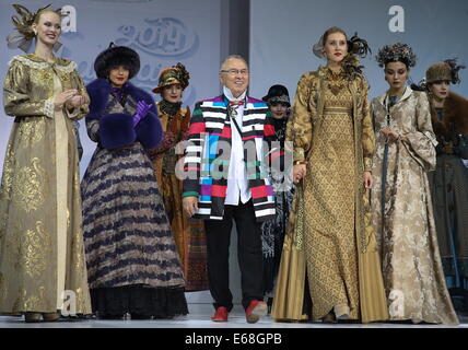 Moscow, Russia. 18th Aug, 2014. Fashion designer Vyacheslav Zaitsev (C) seen during his runway show as part of the 12th International Specialized Exhibition of Headwear Raw Materials and Accessories 'Chapeau 2014', at Moscow's Gostiny Dvor. © Vyacheslav P