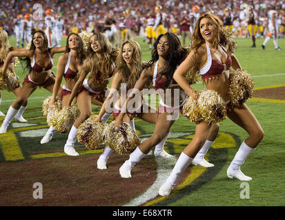 Landover, MD, USA. 22nd Dec, 2019. Redskin Cheerleader performs during a  NFL football game between the Washington Redskins and the New York Giants  at FedEx Field in Landover, MD. Justin Cooper/CSM/Alamy Live