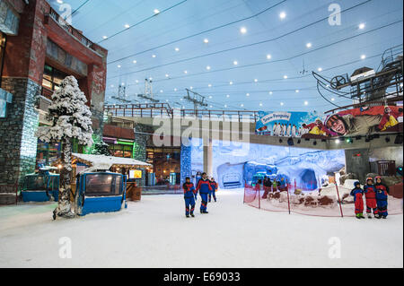 Skiing on snow at Ski Dubai, inside Mall of the Emirates, Dubai, United Arab Emirates UAE. Stock Photo