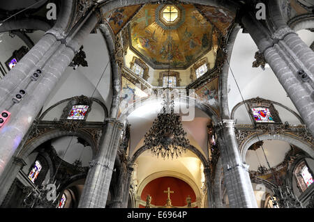 Interior view, ancient basilica, Basilica of Our Lady of Guadalupe, La Basilica de Nuestra Senora de Guadalupe, Mexico City Stock Photo