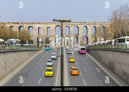 Valens Aqueduct, Atatürk Bulvarı, Fatih district, Istanbul, European Side, Turkey Stock Photo