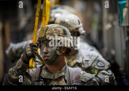 U.S. Army paratroopers assigned to Bravo Company, 3rd Battalion, 509th Infantry Regiment, 4th Airborne Brigade Combat Team, 25th Infantry Division, U.S. Army Alaska prepare for a low-altitude jump from an Air Force C-17 Globemaster III aircraft in prepara Stock Photo