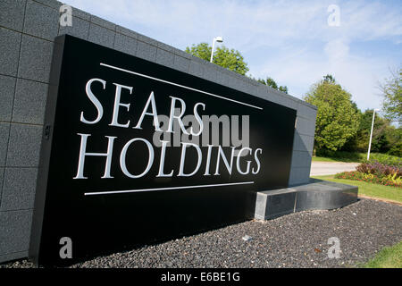 The headquarters of Sears Holdings in Hoffman Estates, Illinois. Stock Photo