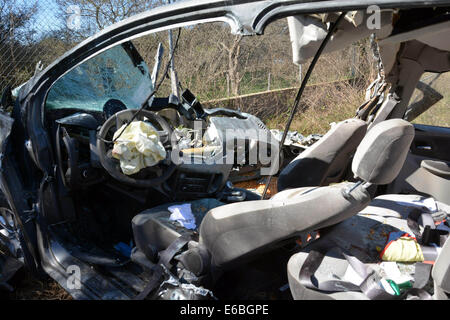 Cordoba, Argentina. 19th Aug, 2014. Debris from the vehicle of Emanuel Bergoglio, nephew of Pope Francis, are seen after an accident in Cordoba, Argentina, on Aug. 19, 2014. Emanuel Bergoglio, nephew of Pope Francis, suffered on Tuesday severe wounds, while his wife and his two sons of eight months and two years died when the car in which they traveled crashed in the Argentine province of Cordoba. Credit:  TELAM/Xinhua/Alamy Live News Stock Photo