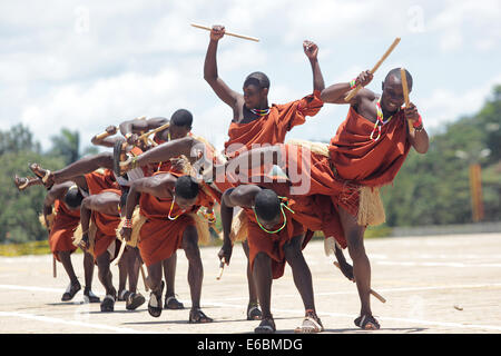 Traditional dancers entertain guests in Kampala, Uganda Stock Photo