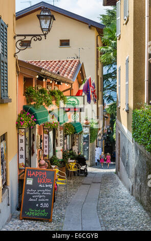 Bar on Via Giuseppe Garibaldi in the historic old town, Bellagio, Lake Como, Lombardy, Italy Stock Photo
