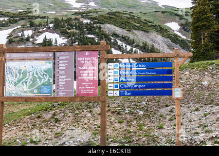 Woman entering Cowboys & Daisies (women's clothing store), Breckenridge,  Colorado USA Stock Photo - Alamy