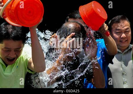 Kuala Lumpur, Malaysia. 21st Aug, 2014. Staff members of the China Press participate in the ice bucket challenge in Kuala Lumpur, Malaysia, on Aug. 21, 2014. The ALS Ice Bucket challenge, which began three weeks ago, is part of a charity campaign to fight Lou Gehrig's disease. Credit:  Chong Voon Chung/Xinhua/Alamy Live News Stock Photo