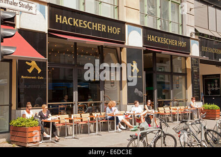 Restaurant Hackescher Hof, Hackesche Höfe in Berlin, Deutschland, Europa   | Restaurant Hackescher Hof, Hackesche Höfe courtyard Stock Photo