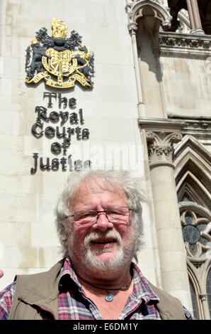 London, UK. 21st August, 2014. Bill Oddie joins protesters outside the High Court in London as the Badger Trust seek a Judicial Review challenge against the DEFRA Secretary of State Liz Truss and Natural England on the Government's highly controversial badger cull policy. Stock Photo
