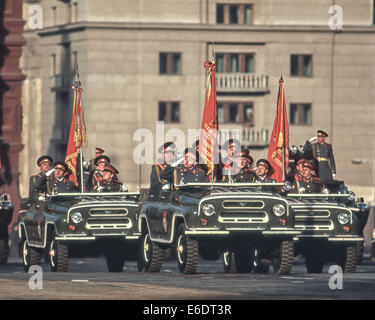 Moscow, Russia. 7th Nov, 1987. Soviet Army officers in command cars salute Soviet leaders atop Lenin's Tomb as they pass during the massive parade in Red Square celebrating the 70th anniversary of the Bolshevik Revolution of 1917. © Arnold Drapkin/ZUMA Wire/Alamy Live News Stock Photo