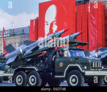 Moscow, Russia. 7th Nov, 1987. A unit of Soviet S-125 SA-3 GOA medium altitude surface-to-air missile systems during the massive parade in Red Square celebrating the 70th anniversary of the Bolshevik Revolution of 1917. Behind them is a giant portrait of Vladimir Lenin, the revolutionary founder. © Arnold Drapkin/ZUMA Wire/Alamy Live News Stock Photo