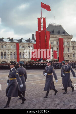 Moscow, Russia. 7th Nov, 1987. Uniformed KGB security guards march into position in Red Square before the massive parade celebrating the 70th anniversary of the Bolshevik Revolution of 1917. © Arnold Drapkin/ZUMA Wire/Alamy Live News Stock Photo