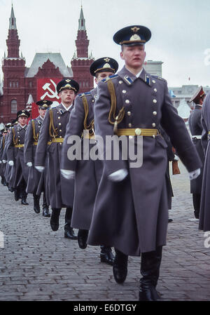 Moscow, Russia. 7th Nov, 1987. A line of uniformed KGB security guards march into position in Red Square before the massive parade celebrating the 70th anniversary of the Bolshevik Revolution of 1917. © Arnold Drapkin/ZUMA Wire/Alamy Live News Stock Photo