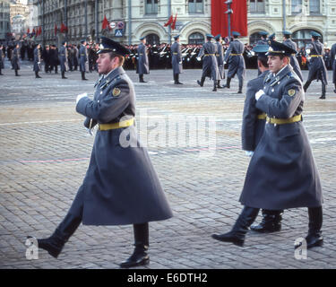 Moscow, Russia. 7th Nov, 1987. Uniformed KGB security guards march into position in Red Square before the massive parade celebrating the 70th anniversary of the Bolshevik Revolution of 1917. © Arnold Drapkin/ZUMA Wire/Alamy Live News Stock Photo