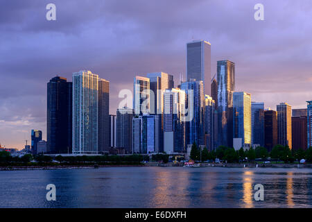 Photograph of the Chicago skyline under a dramatic sunset sky Stock ...