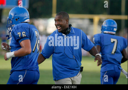 Largo, Florida, US. 21st Aug, 2014. Largo High School head coach Marcus Paschal is happy with offensive lineman Joey Stuart (76) during Thursday's (8/21/14) preseason football jamboree with Dunedin High School at Largo. © Douglas R. Clifford/Tampa Bay Times/ZUMA Wire/Alamy Live News Stock Photo