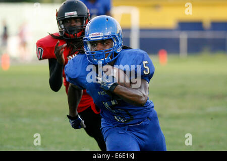 Largo, Florida, US. 21st Aug, 2014. Largo High School's John Clark (5) charges down the filed during Thursday's (8/21/14) preseason football jamboree with Dunedin High School at Largo. © Douglas R. Clifford/Tampa Bay Times/ZUMA Wire/Alamy Live News Stock Photo