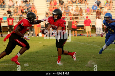 Largo, Florida, US. 21st Aug, 2014. Dunedin High School's Jordan Williams (8), left, takes a handoff from quarterback Argi Radani (2) during Thursday's (8/21/14) preseason football jamboree game at Largo High School. © Douglas R. Clifford/Tampa Bay Times/ZUMA Wire/Alamy Live News Stock Photo