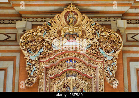 Wooden door decorated with carvings, Neka Art Museum, Ubud, Bali, Indonesia Stock Photo