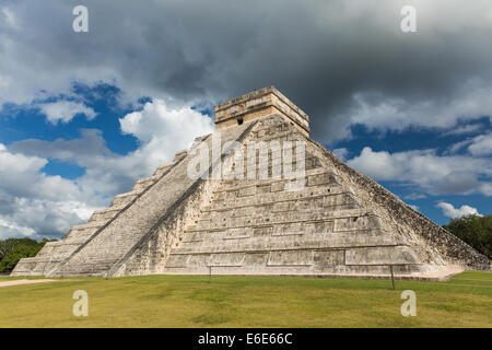 Pyramid of Kukulkan, Chichen Itza, Mexico Stock Photo