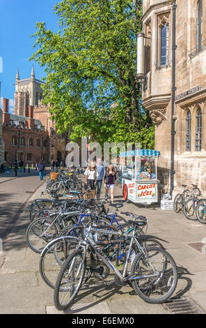 Line of bikes / bicycles on Trinity Street, with part of a university college in the background. City centre, Cambridge, Cambridgeshire, England, UK. Stock Photo