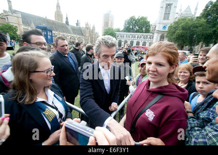 London,UK. 22nd August 2014. Dr Who Tardis appears in Parliament square to launch the new BBC sci fi series on August 23 featuring Peter Capaldi as the 112th Dr Who Credit:  amer ghazzal/Alamy Live News Stock Photo
