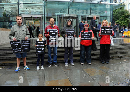 Liverpool, UK. Friday 22nd August 2014. A quiet and solemn commemoration of those killed in Gaza in recent weeks aimed to keep up publicity outside local newspaper The Echo's offices. 100 candles were placed and 100 names of Gaza victims were read out, before a letter was handed in to the editor of the paper. Group hold placards outside local newspaper media outlet Trinity Mirror's The Liverpool Echo offices on Old Hall Street Credit:  David Colbran/Alamy Live News Stock Photo