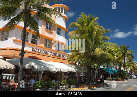 WALDORF TOWERS HOTEL (©ALBERT ANIS 1937) OCEAN DRIVE SOUTH BEACH MIAMI BEACH FLORIDA USA Stock Photo