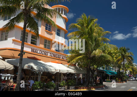 WALDORF TOWERS HOTEL (©ALBERT ANIS 1937) OCEAN DRIVE SOUTH BEACH MIAMI BEACH FLORIDA USA Stock Photo