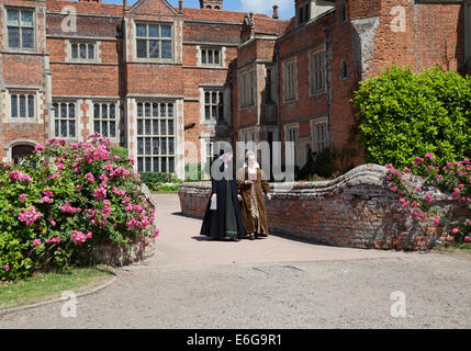 Two 16th century Tudor ladies outside a Tudor mansion house Stock Photo