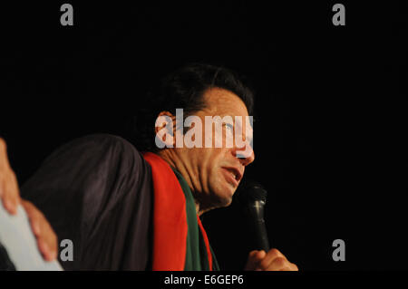 Islamabad. 22nd Aug, 2014. Pakistani opposition leader Imran Khan speaks to his supporters during an anti-government protest in front of the Parliament in Islamabad, capital of Pakistan on Aug. 22, 2014. As there is no let up in protests against the government in Pakistan by two political parties, the country's Senate on Friday unanimously passed a resolution rejecting the unconstitutional demands for resignation of Prime Minister and dissolution of Assemblies. Credit:  Ahmad Kamal/Xinhua/Alamy Live News Stock Photo