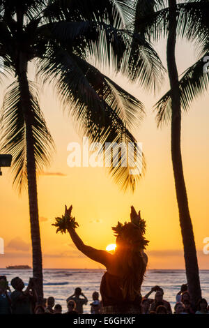 Hawaii,Hawaiian,Honolulu,Waikiki Beach,Kuhio Beach Park,Hyatt Regency Hula Show,free audience,Pacific Ocean,woman female women,dancer,palm trees,sunse Stock Photo