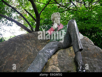 Statue of Oscar Wilde in Merrion Square, Dublin Ireland Stock Photo