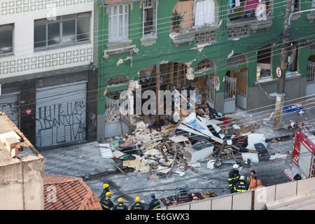 Sao Paulo, Brazil. 23rd August, 2014. Façade of the building destroyed by the explosion due to gas leak in the neighborhood of Liberdade. At least seven people were injured. Seen on this Saturday morning in Sao Paulo city-centre. Credit:  Andre M. Chang/Alamy Live News Stock Photo