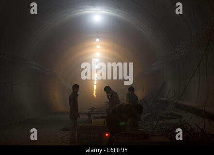 Tehran, Iran. 24th Aug, 2014. August 24, 2014 - Tehran, Iran - Iranian workers work at a workshop of the northern part of Tehran's Subway Line 3. Subway line 3 with 37 km (23 miles) long and 28 stations will be the main public transportation and connection between southwest and northeast of Tehran. Morteza Nikoubazl/ZUMAPRESS © Morteza Nikoubazl/ZUMA Wire/Alamy Live News Stock Photo