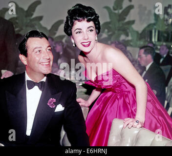 ELIZABETH TAYLOR with Robert Taylor at the after premiere dinner for Quo Vadis in 1951 Stock Photo
