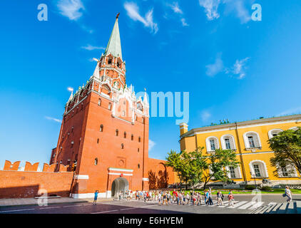 Moscow Kremlin Tour - 08. Tourists enter the Kremlin through the gates in Troitskaya (Trinity) tower Stock Photo