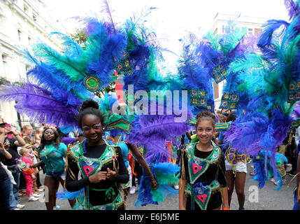 (140825) -- LONDON, Aug. 25, 2014 (Xinhua) -- Performers parade through the streets during the Notting Hill Carnival in London, Britain, on August 24, 2014. The Notting Hill Carnival is the largest street festival in Europe and was first held in 1964 by the Afro-Caribbean community. Over the bank holiday weekend, the streets come alive to bands, colourful floats and costumed performers as members of the public flood into the area to join the celebrations. (Xinhua/Han Yan) Stock Photo