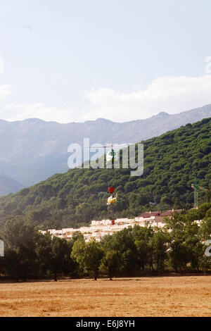 Helicopter fighting against fire in Sierra de Gredos mountain Stock Photo