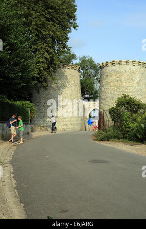 Porte Guillaume tower on Port Haut (also known as Porte Jeanne d'Arc) gate at rue de l'Abbaye, St Valery sur Somme, Picardy, France Stock Photo