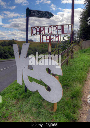 Yes to Scottish independence sign at Carlophill farm, Carlops, Scottish Borders, Scotland September 2014