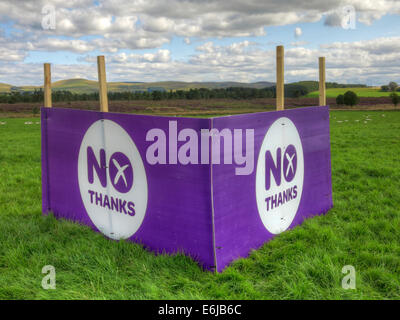 No Thanks Purple Better Together banner in a Scottish Field September 2014 Stock Photo