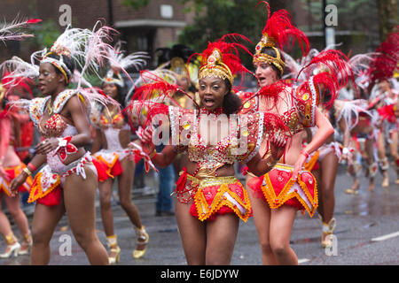 London, UK. 25th Aug, 2014. Carnival performers in the rain August Bank Holiday rain at The Notting Hill Carnival 2014, West London, UK Credit:  Jeff Gilbert/Alamy Live News Stock Photo