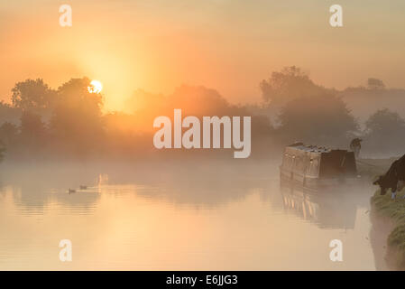 Misty Sunrise over the River Thames at Lechlade Stock Photo