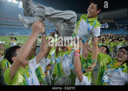 Nanjing, China's Jiangsu Province. 25th Aug, 2014. A volunteer is tossed up during a farewell party in the Nanjing Olympic Sports Center Stadium during the Nanjing 2014 Youth Olympic Games in Nanjing, capital of east China's Jiangsu Province, on Aug. 25, 2014. © Shen Peng/Xinhua/Alamy Live News Stock Photo