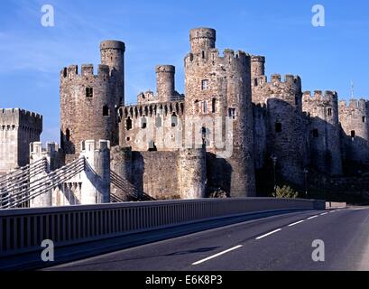 Medieval castle built between 1283 and 1289 during King Edward I's second campaign in North Wales, Conwy (Conway),  Wales. Stock Photo
