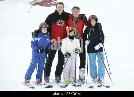 The Dutch Royal Family on their yearly wintersport vacation in Lech.  Featuring: Prince Constantijn,Princess Laurentien,Count Claus-Casimir,Countess Leonore,Countess Eloise Where: Lech, Austria When: 17 Feb 2014 Stock Photo